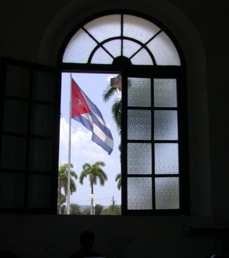 Ni de aquí, ni de allá. Bandera-cubana